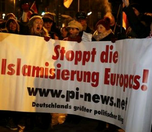 В Германии проходят многотысячные митинги.