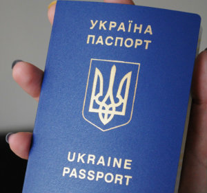 Украинцы спешат получить "биометрию".