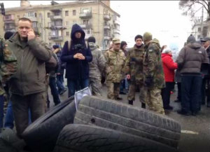 На Украине могут расформировать батальон "Айдар" - бойцы берут штурмом проходную Министерства обороны.