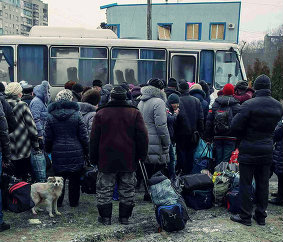 Эвакуация людей из Дебальцево.