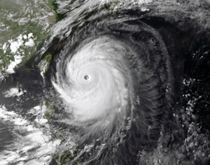 Тайфун "Хагупит" вынудил сотни тысяч жителей Филиппин покинуть свои жилища.