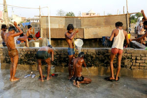 Индийская жара убивает людей