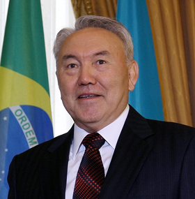 Нурсултан Назарбаев призвал глав мировых держав помочь Украине.